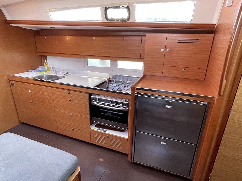 Bavaria C45, Twiggy | Yacht Charter Croatia