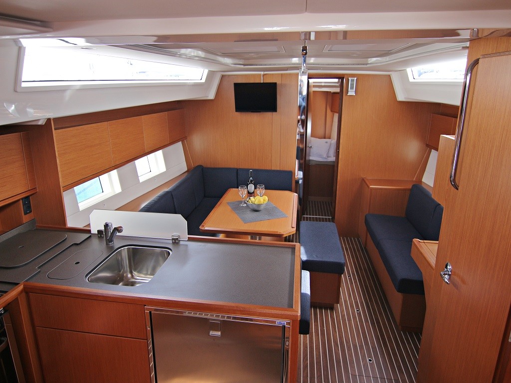 Bavaria C45, Twiggy | Yacht Charter Croatia