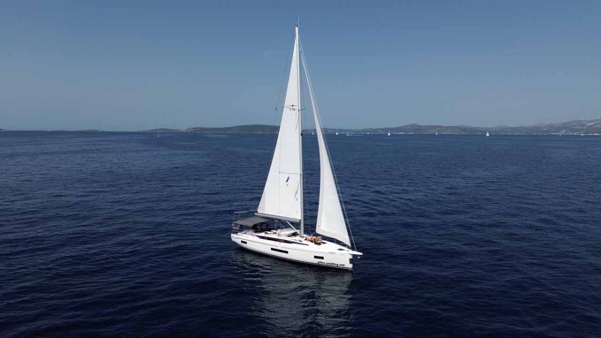 Bavaria C46, Estinella | Yacht Charter Croatia
