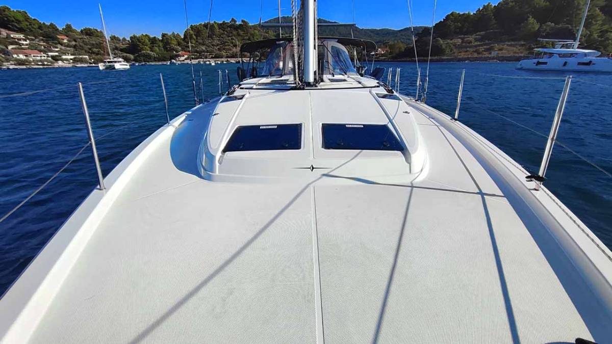 Bavaria C46, Estinella | Yacht Charter Croatia