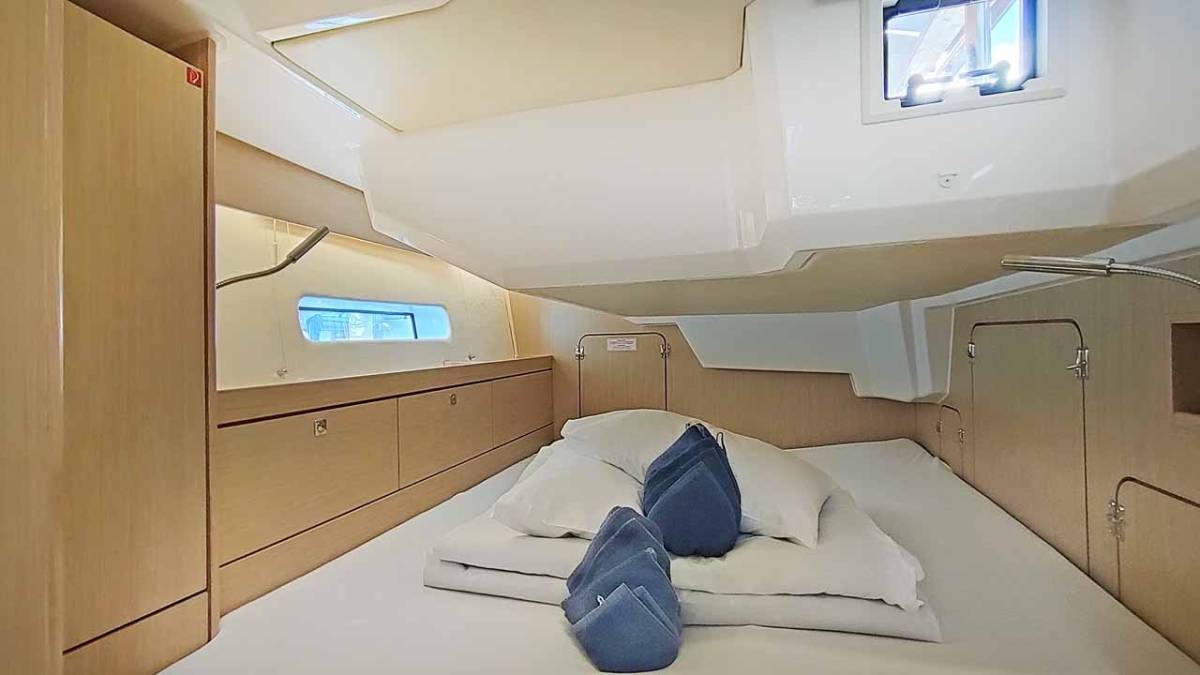 Bavaria C46, Estinella | Yacht Charter Croatia