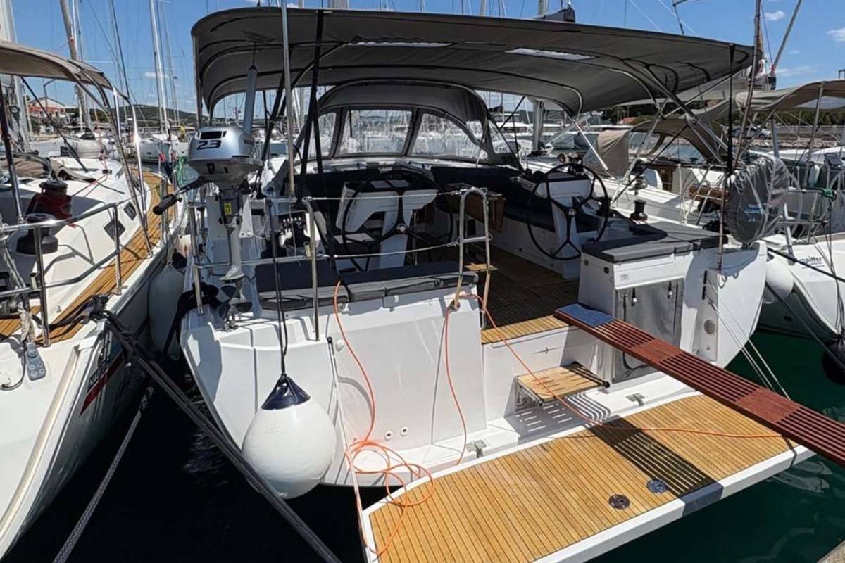 Bavaria C46, Ara | Yacht Charter Croatia