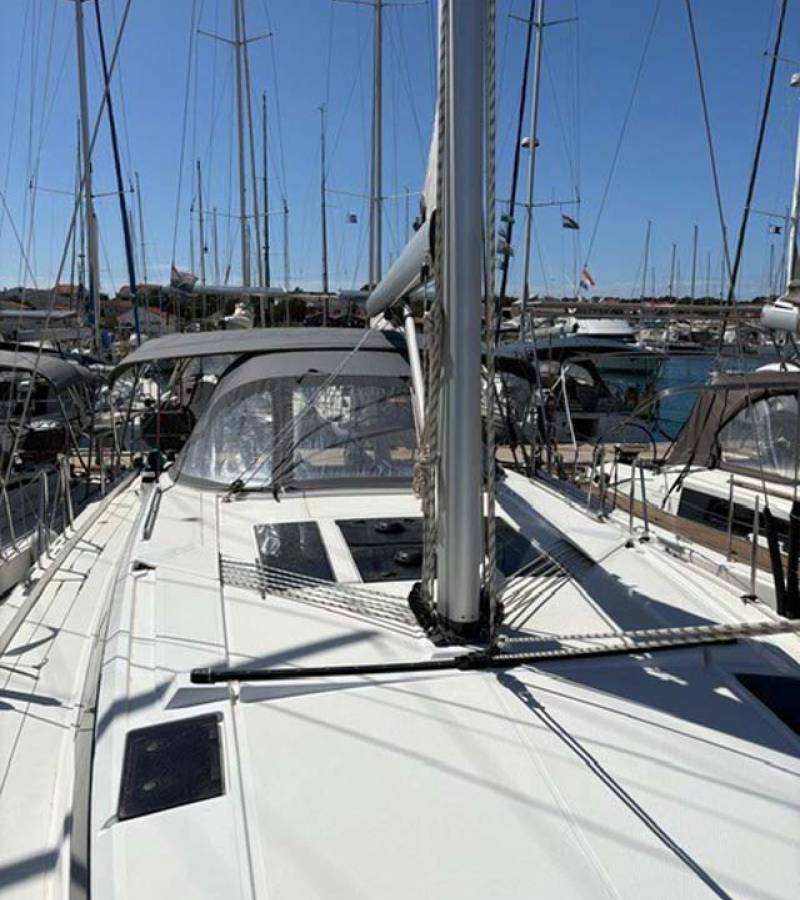 Bavaria C46, Ara | Yacht Charter Croatia