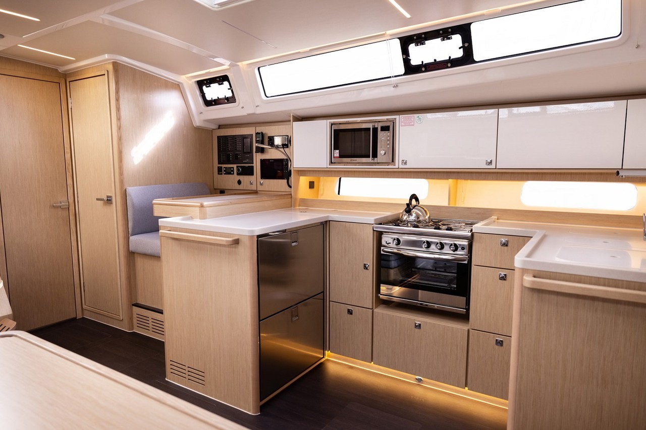 Bavaria C46, Princess Laura | Yacht Charter Croatia