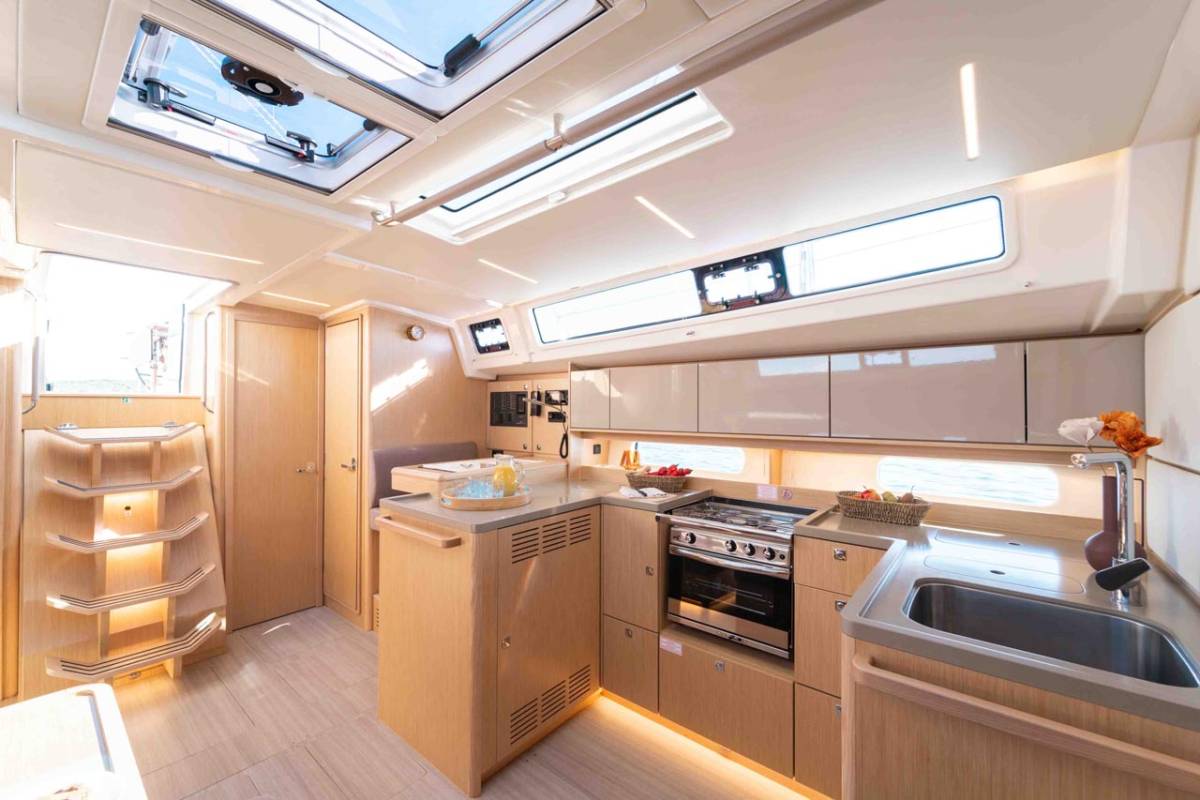 Bavaria C46, Sofia | Yacht Charter Croatia