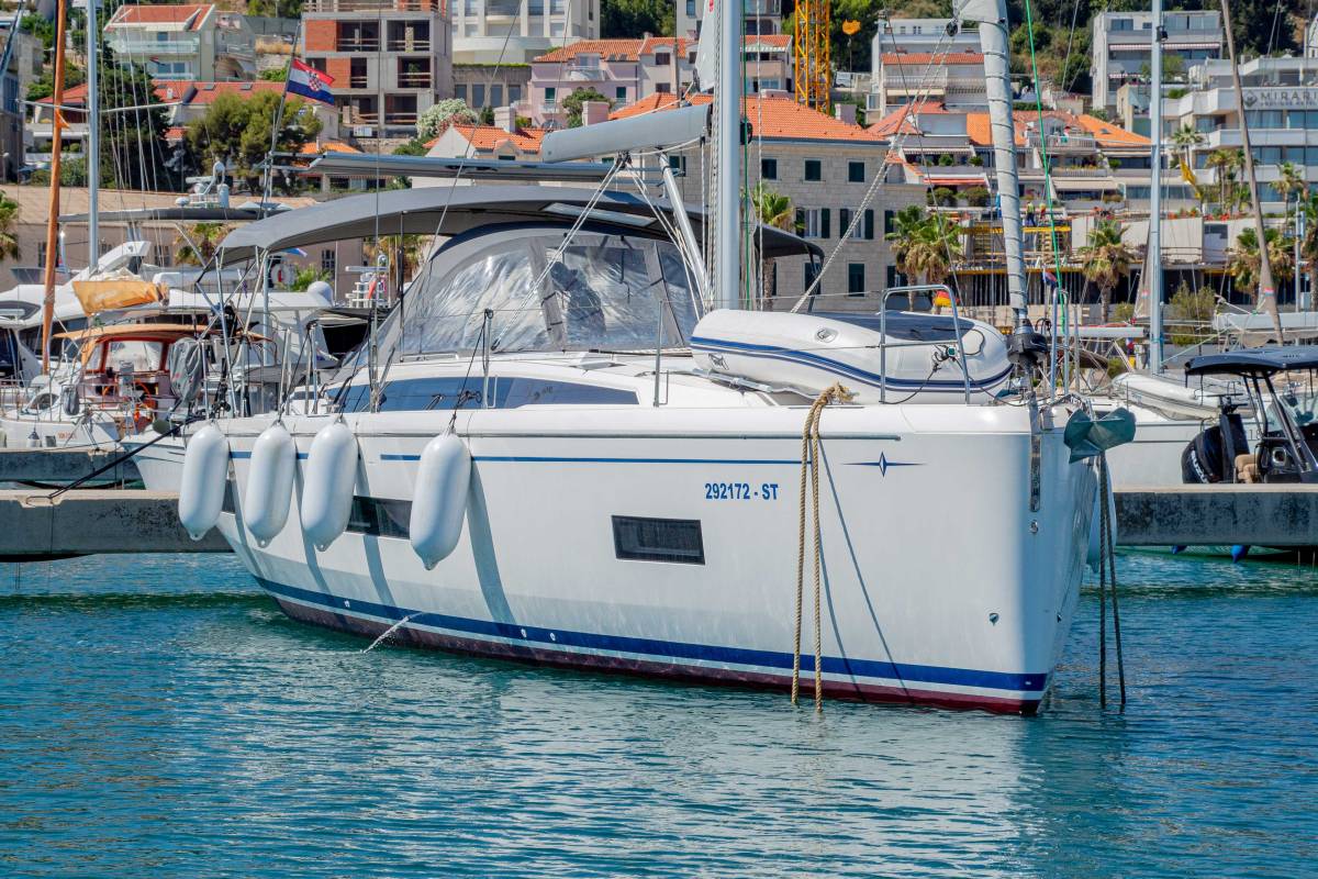 Bavaria C46, Sestrica Vela | Noleggio di Yacht Croazia