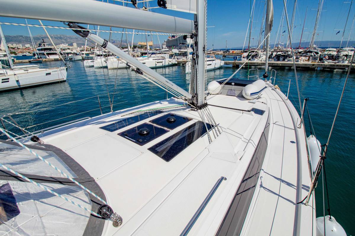 Bavaria C46, Sestrica Vela | Noleggio di Yacht Croazia
