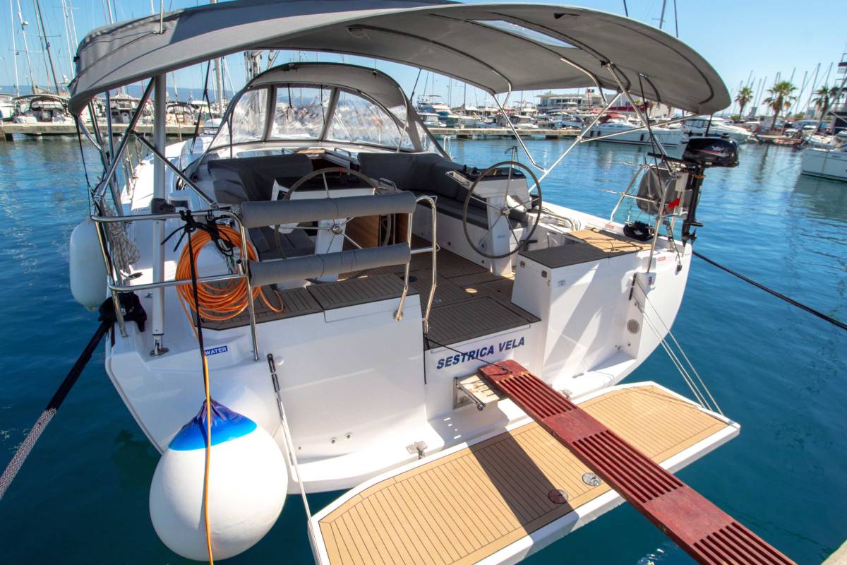 Bavaria C46, Sestrica Vela | Noleggio di Yacht Croazia