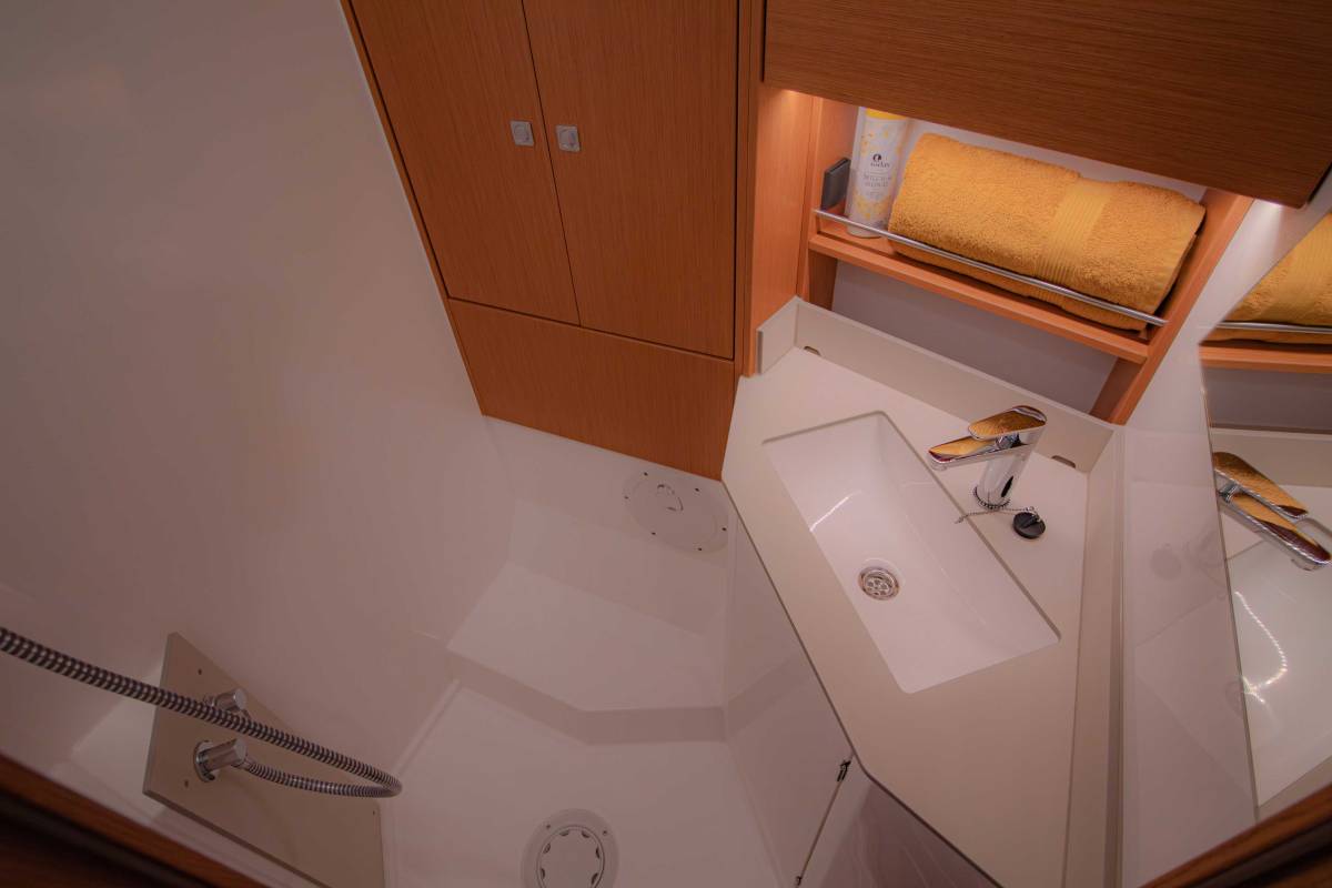 Bavaria C46, Sestrica Vela | Noleggio di Yacht Croazia