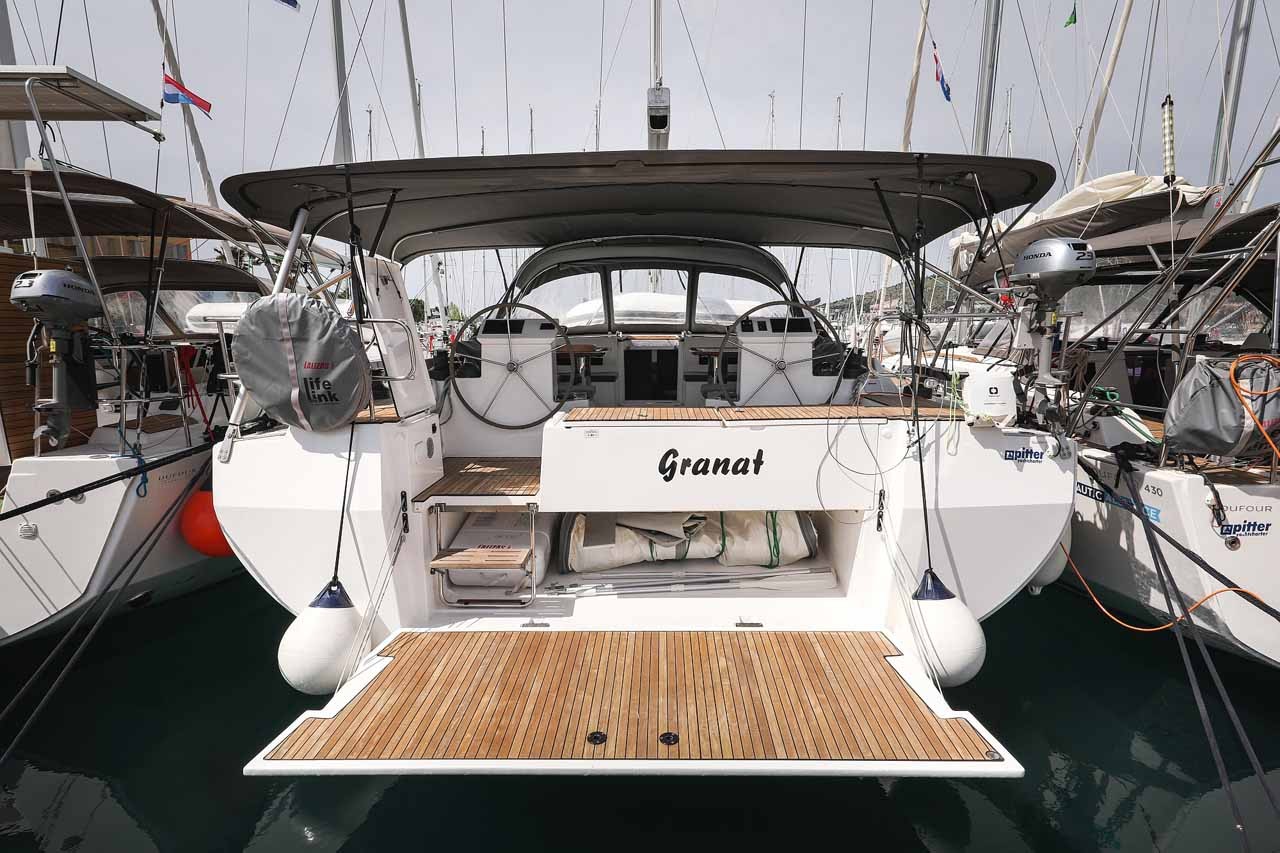 Bavaria C50 Holiday, Granat | Yacht Charter Croatia