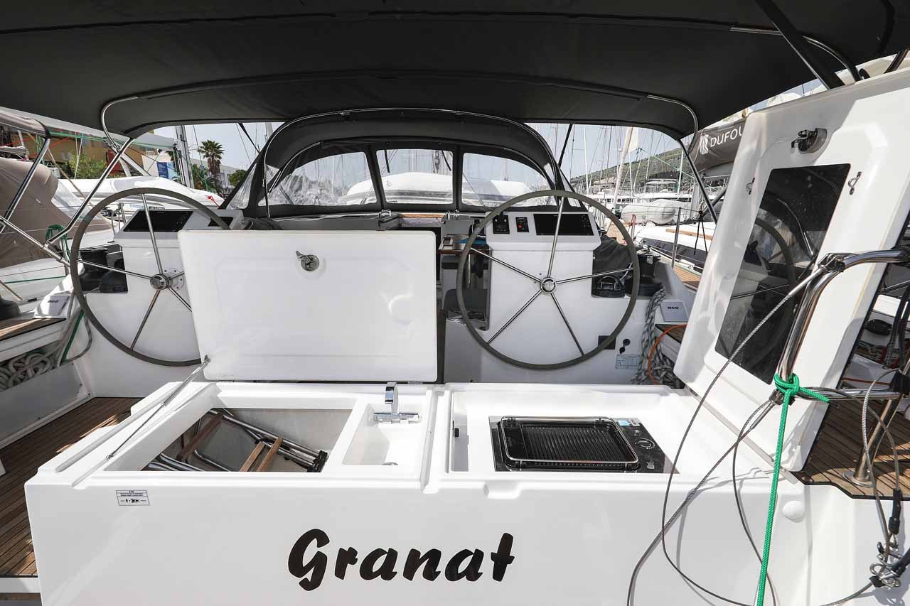 Bavaria C50 Holiday, Granat | Yacht Charter Croatia