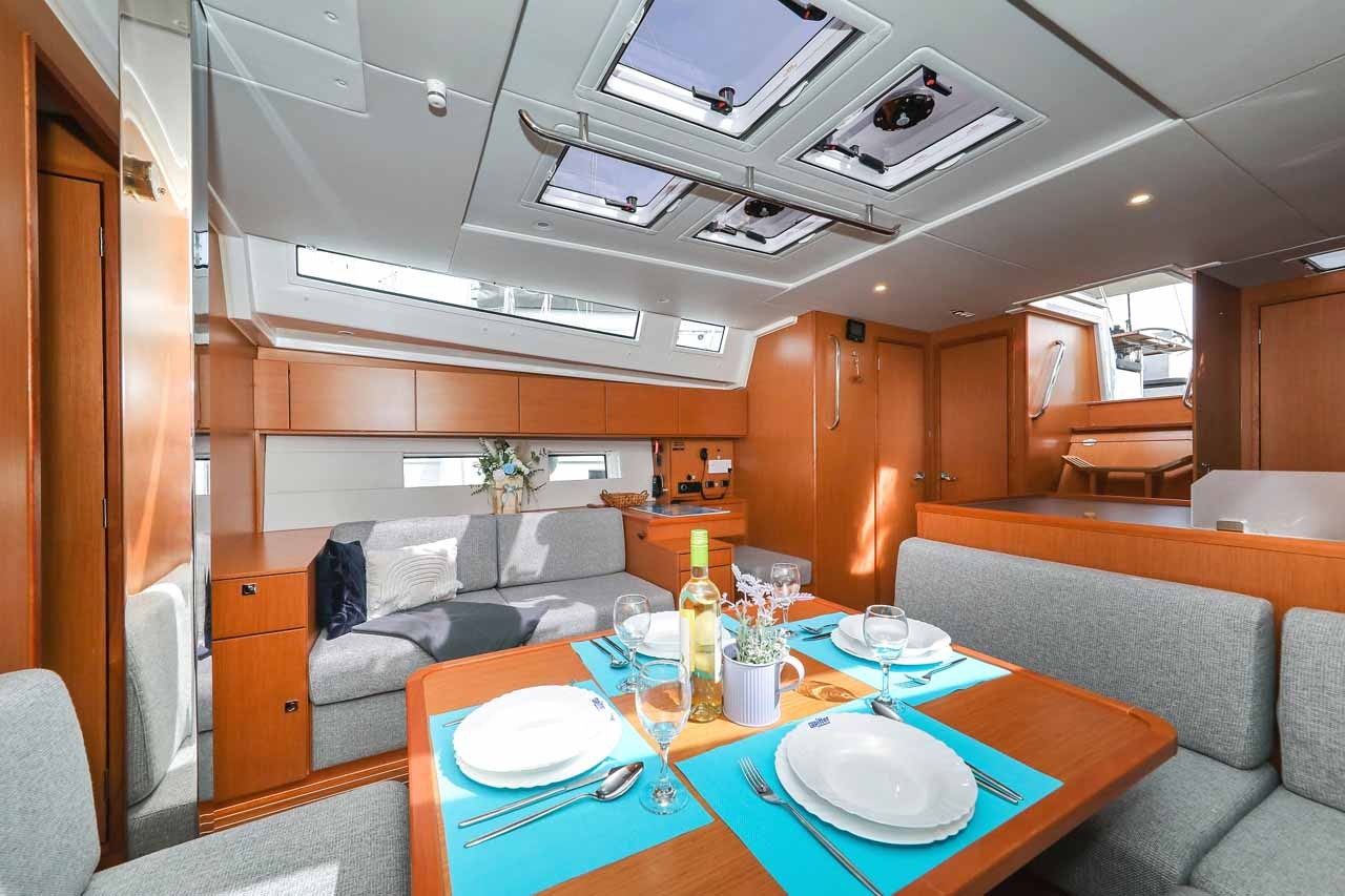 Bavaria C50 Holiday, Granat | Yacht Charter Croatia
