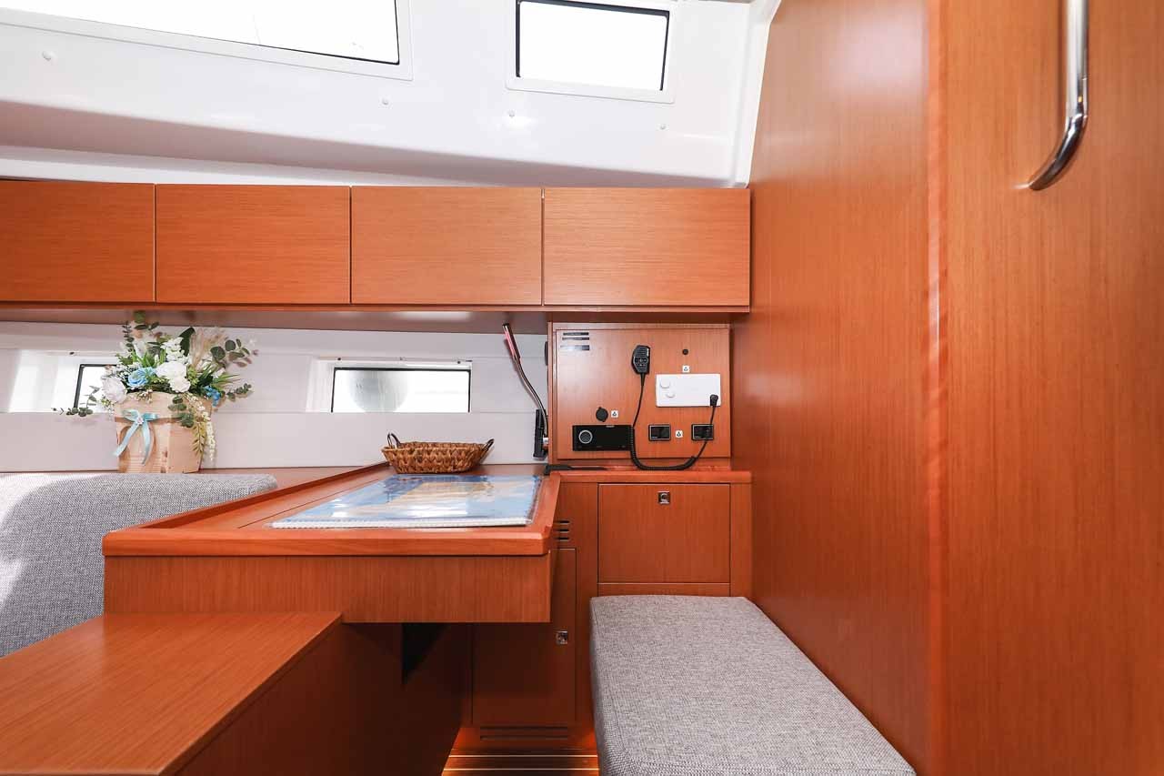 Bavaria C50 Holiday, Granat | Yacht Charter Croatia