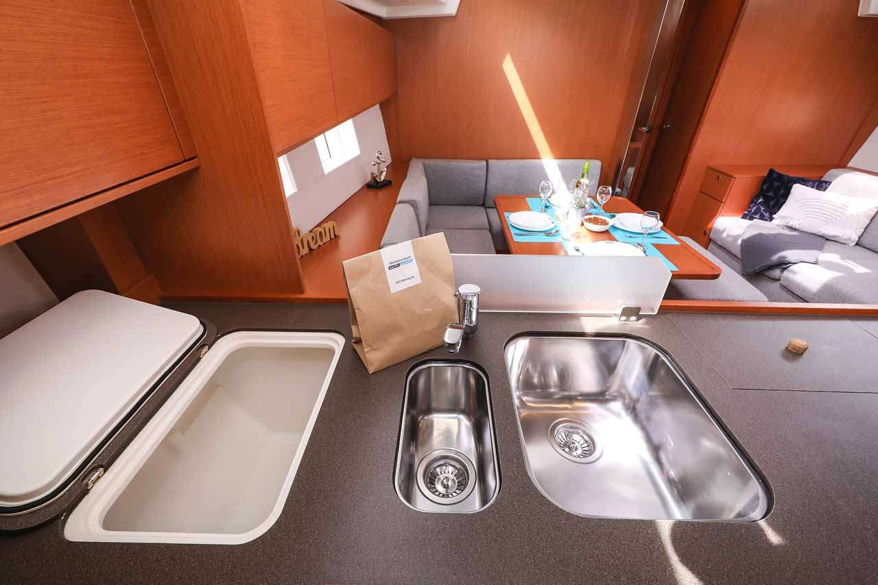 Bavaria C50 Holiday, Granat | Yacht Charter Croatia