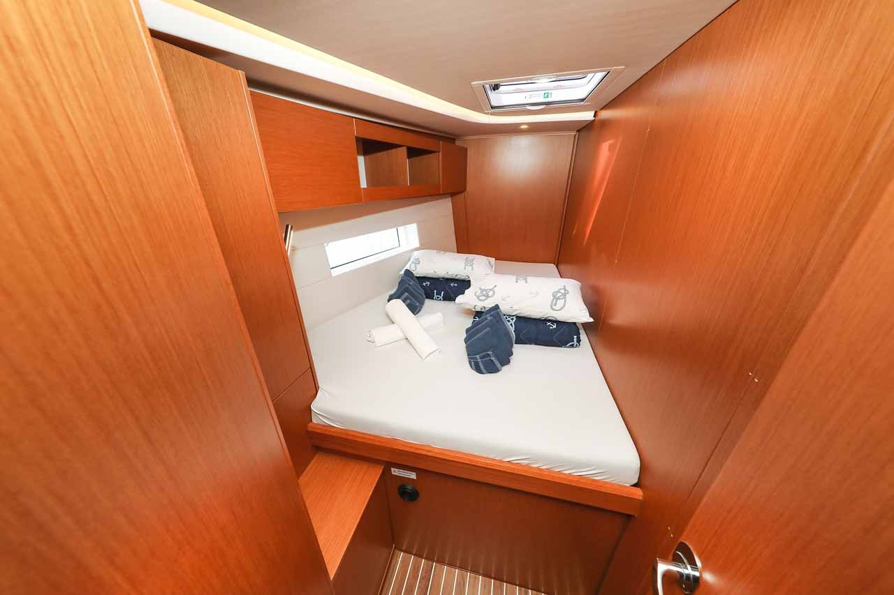 Bavaria C50 Holiday, Granat | Yacht Charter Croatia