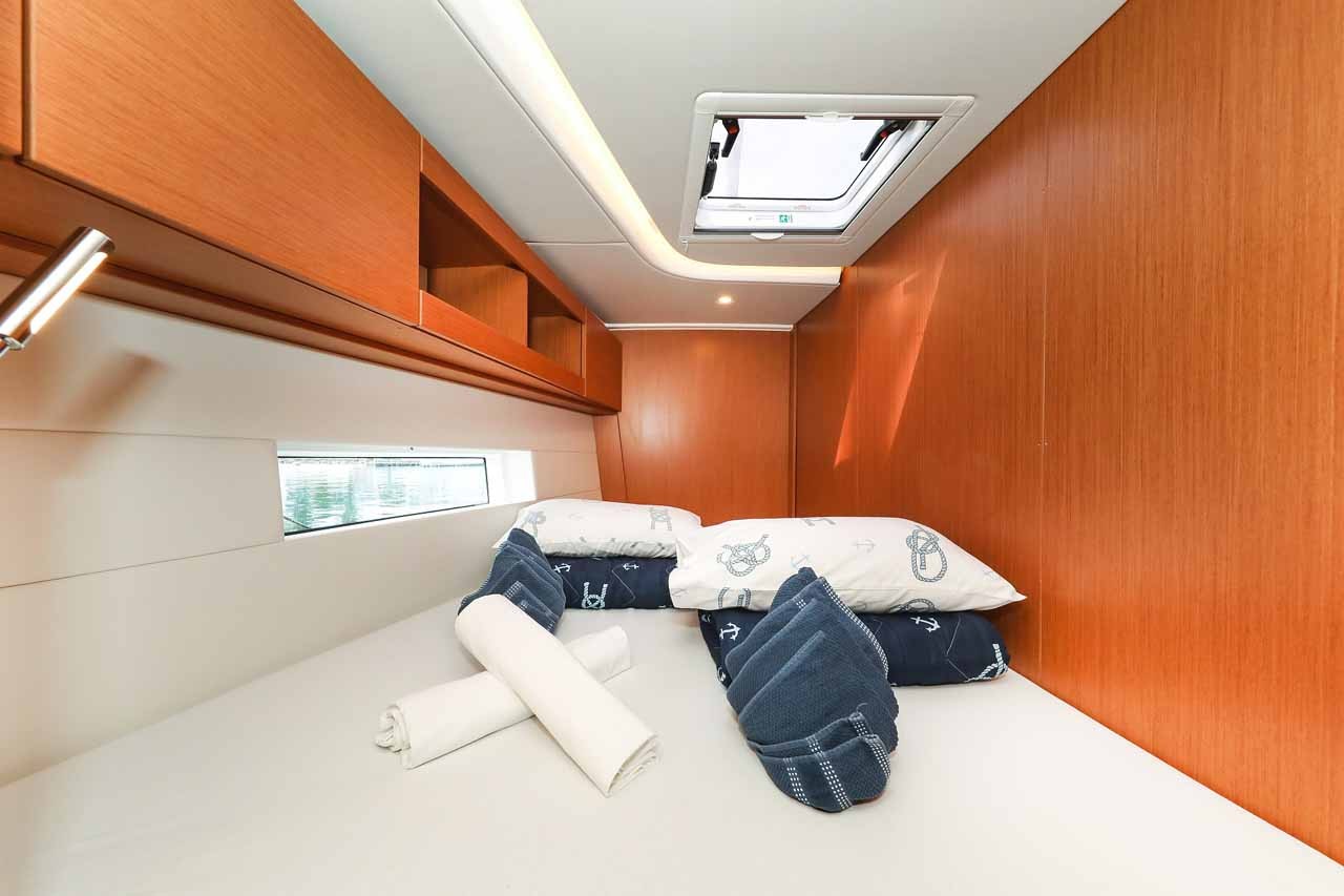 Bavaria C50 Holiday, Granat | Yacht Charter Croatia