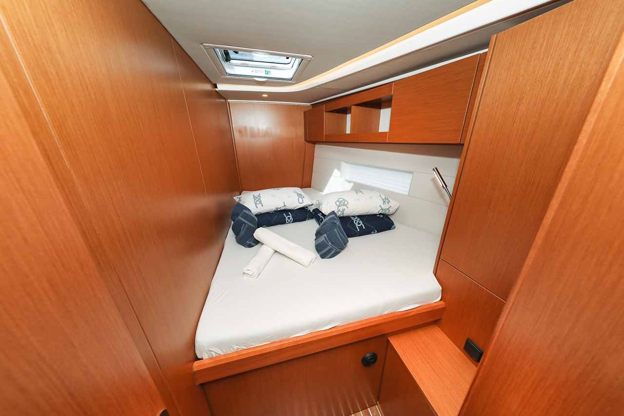 Bavaria C50 Holiday, Granat | Yacht Charter Croatia