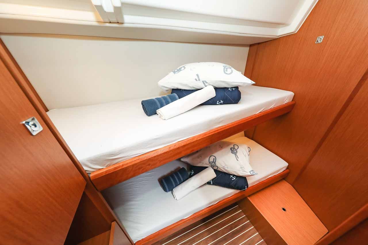 Bavaria C50 Holiday, Granat | Yacht Charter Croatia