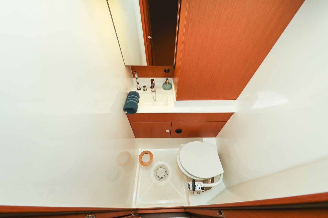 Bavaria C50 Holiday, Granat | Yacht Charter Croatia