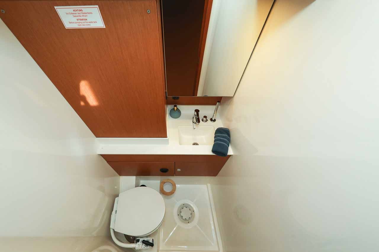 Bavaria C50 Holiday, Granat | Yacht Charter Croatia