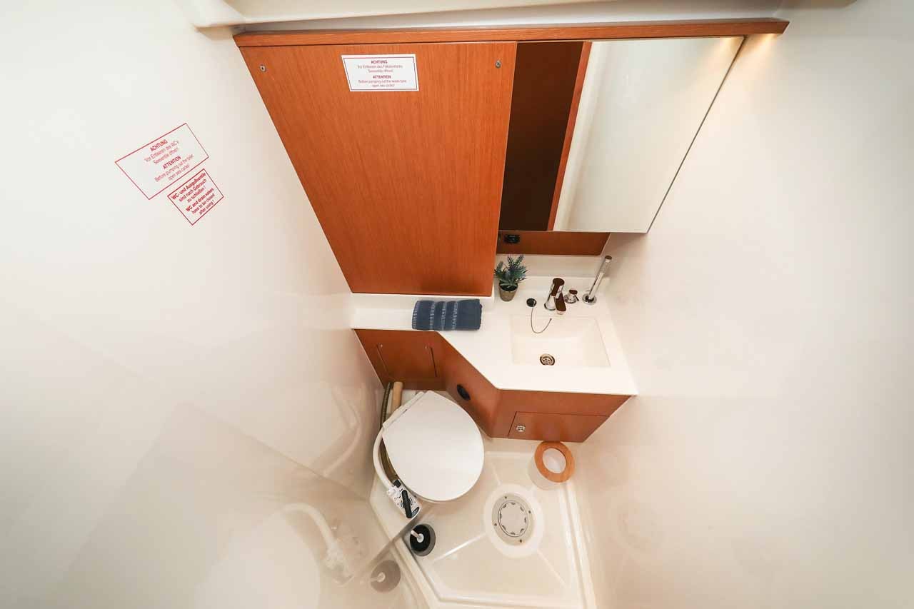 Bavaria C50 Holiday, Granat | Yacht Charter Croatia