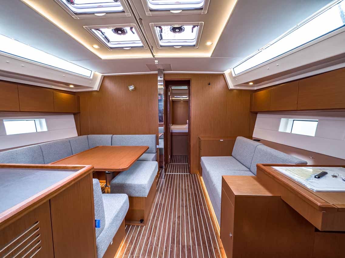 Bavaria C50 Holiday, Topas | Yacht Charter Croatia