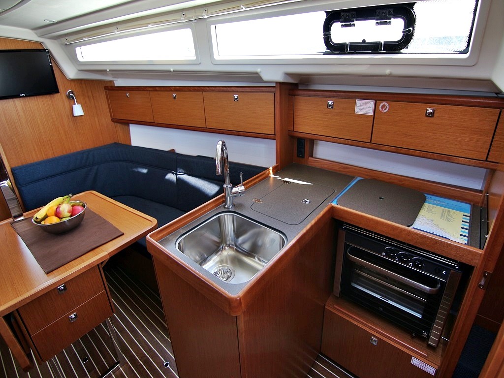 Bavaria Cruiser 34, Vita | Yachtcharter Kroatien