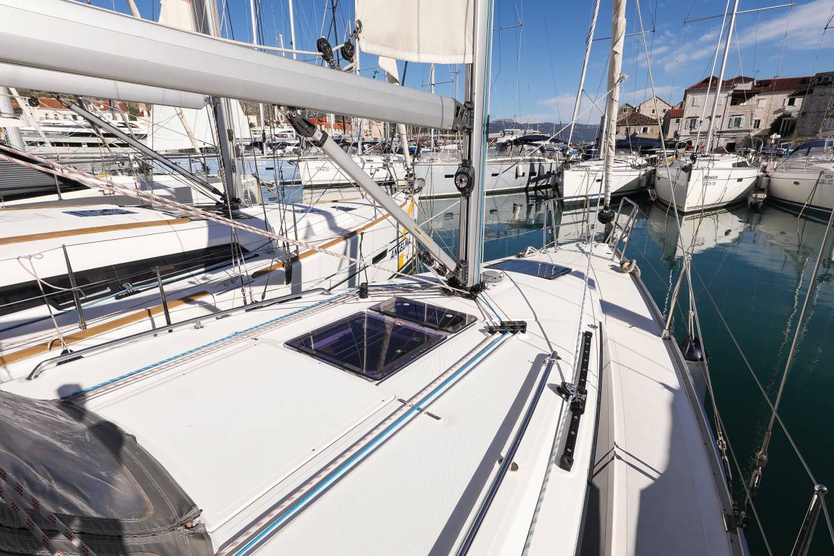 Bavaria Cruiser 34, Lady One | Yacht Charter Croatia