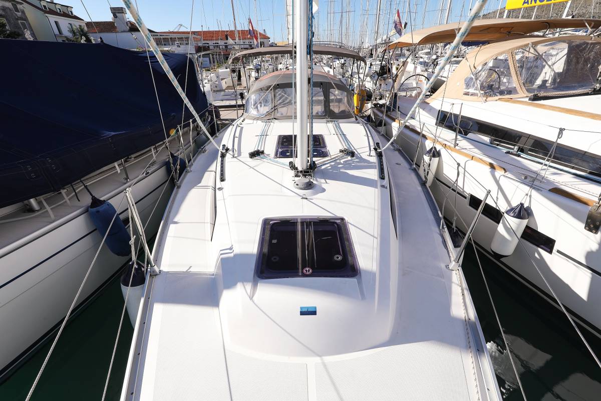 Bavaria Cruiser 34, Lady One | Yacht Charter Croatia