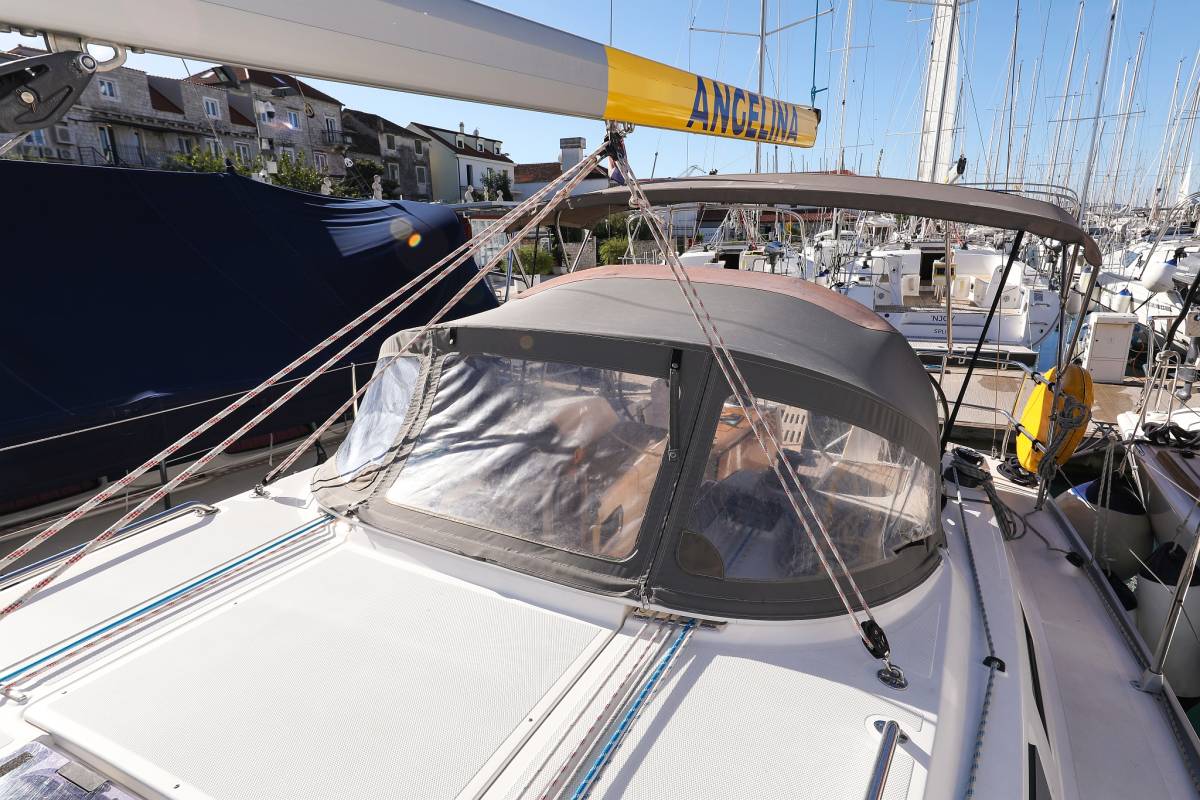 Bavaria Cruiser 34, Lady One | Yacht Charter Croatia