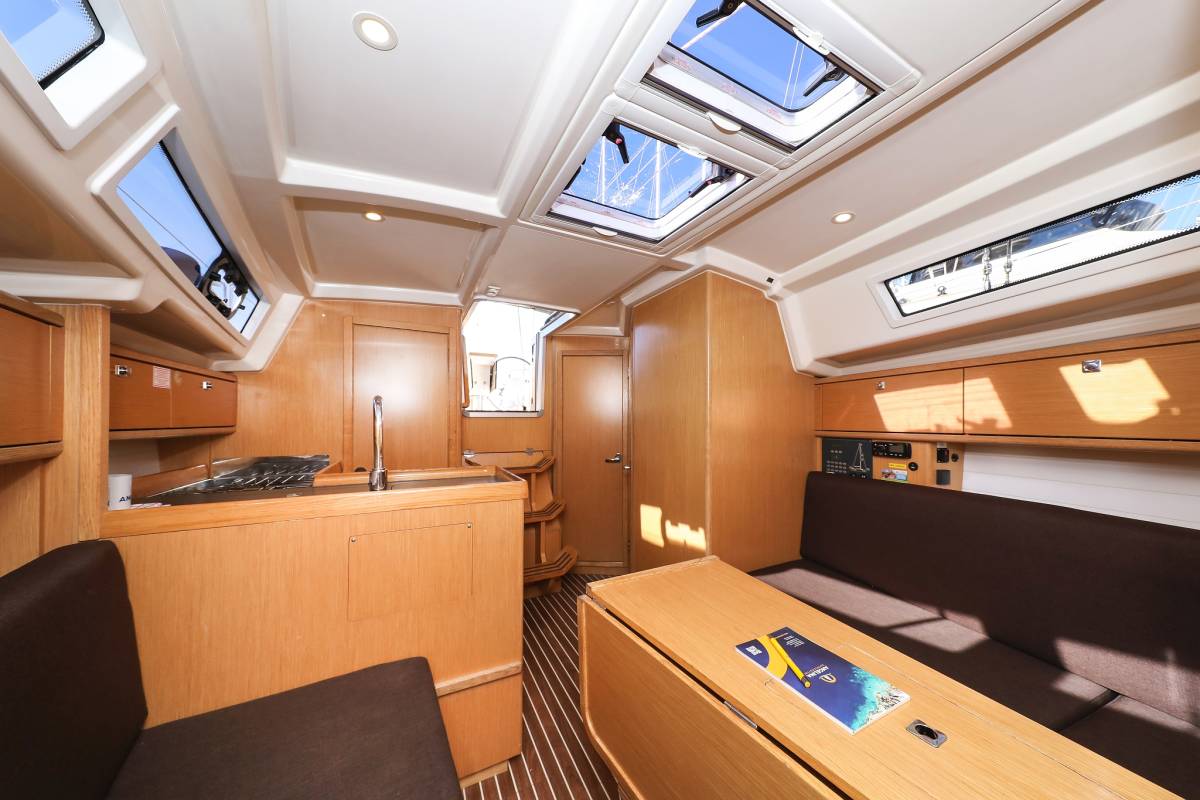Bavaria Cruiser 34, Lady One | Yacht Charter Croatia