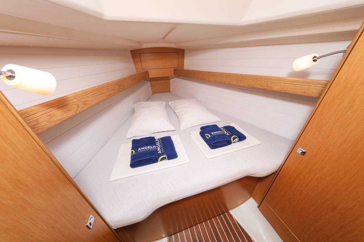 Bavaria Cruiser 34, Lady One | Yacht Charter Croatia