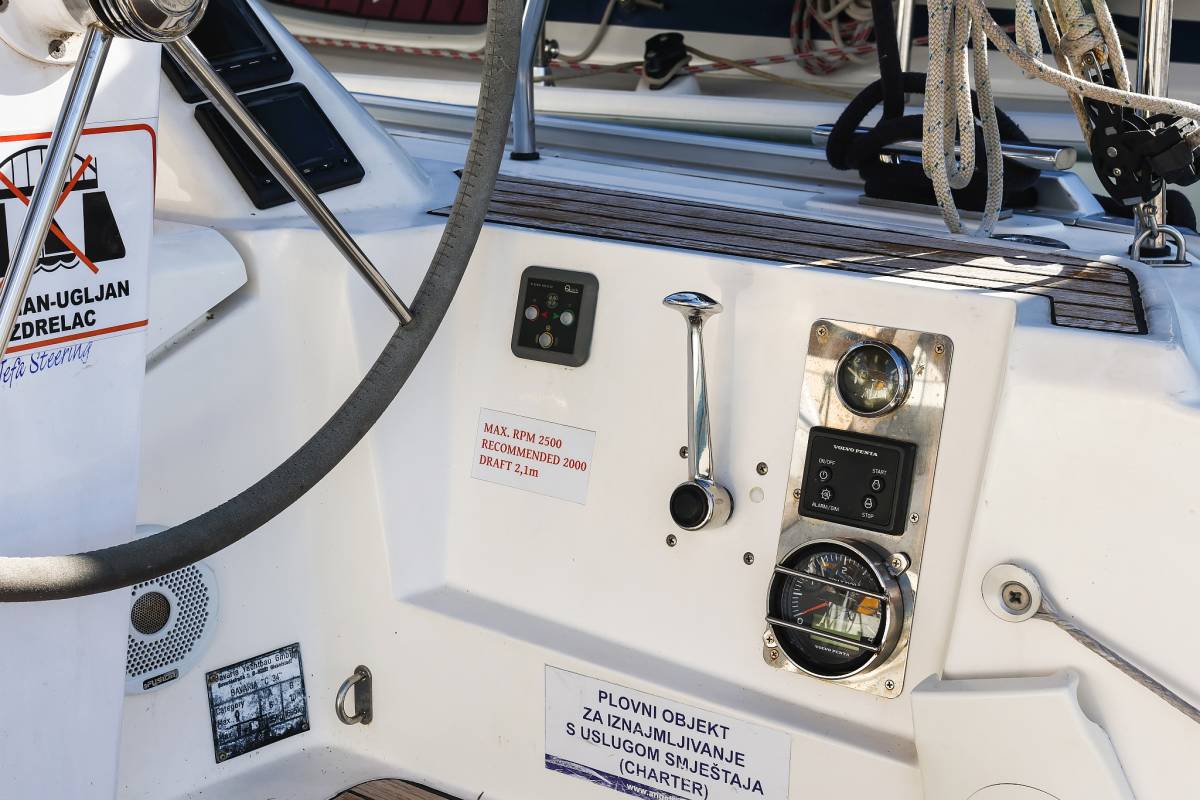 Bavaria Cruiser 34, Lady One | Yacht Charter Croatia