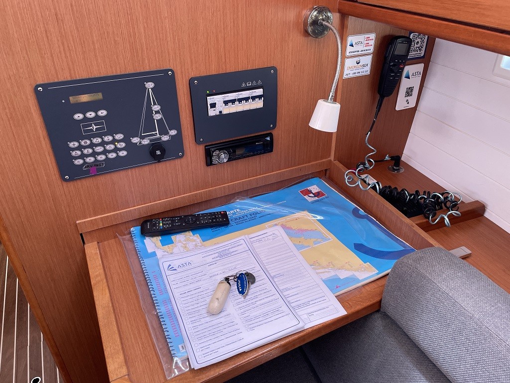 Bavaria Cruiser 37, Julia | Yachtcharter Kroatien