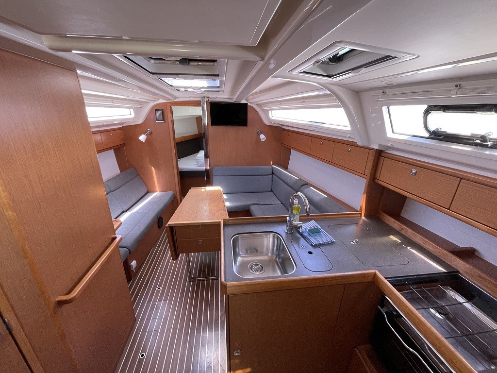 Bavaria Cruiser 37, Julia | Yachtcharter Kroatien