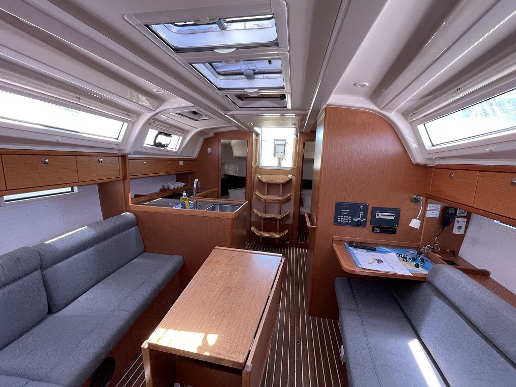 Bavaria Cruiser 37, Julia | Yachtcharter Kroatien