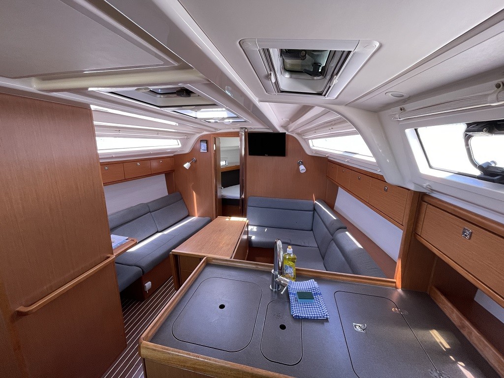 Bavaria Cruiser 37, Julia | Yachtcharter Kroatien