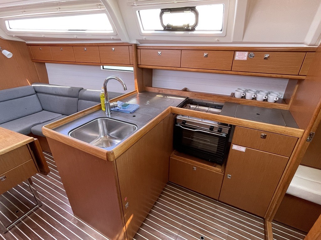 Bavaria Cruiser 37, Julia | Yachtcharter Kroatien