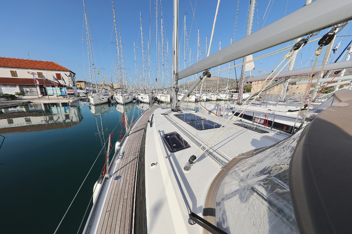 Bavaria Cruiser 37, Sursulapitschi | Yachtcharter Kroatien