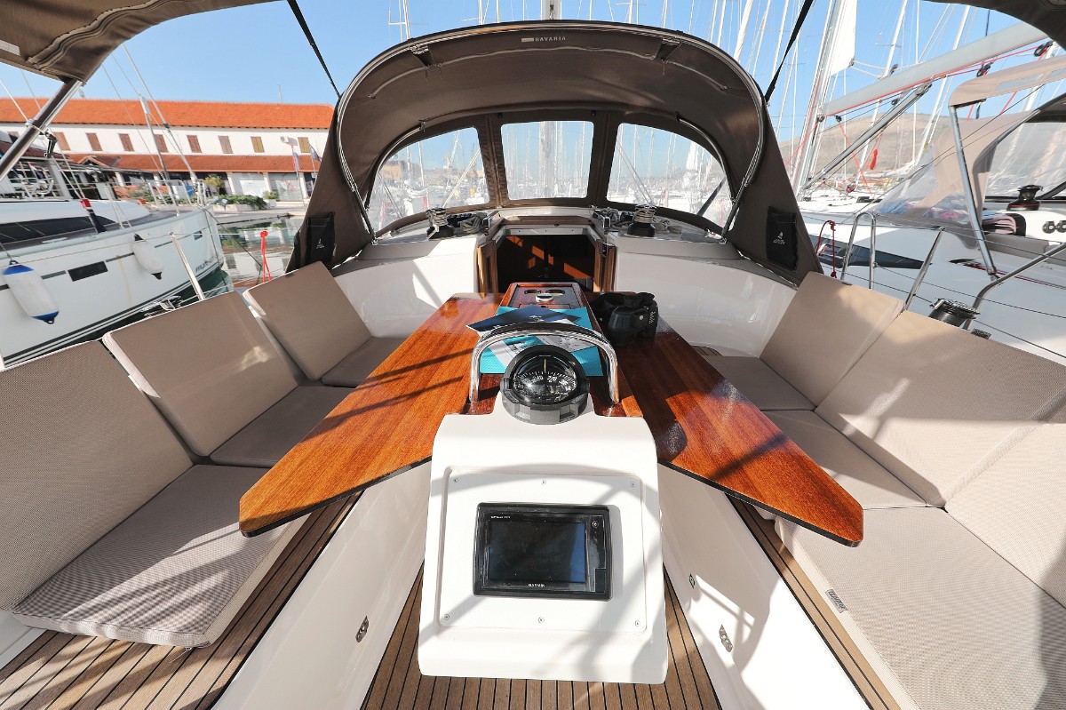 Bavaria Cruiser 37, Sursulapitschi | Yachtcharter Kroatien