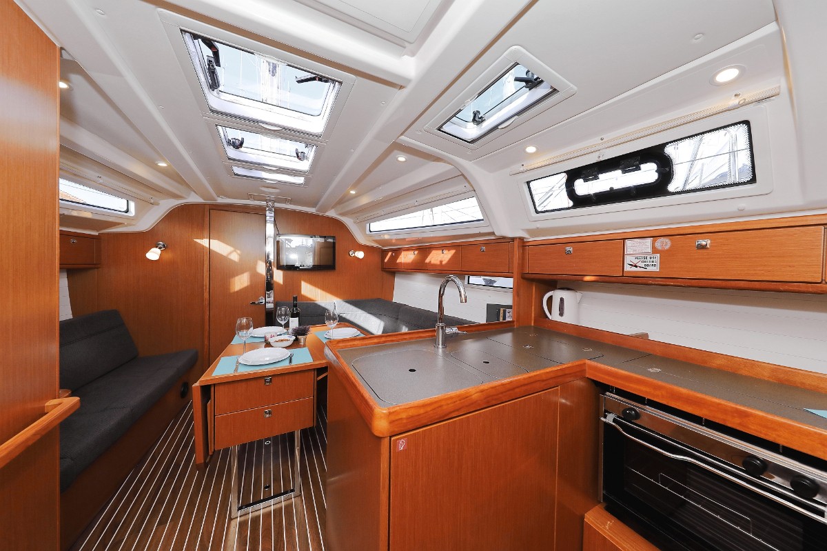 Bavaria Cruiser 37, Sursulapitschi | Yachtcharter Kroatien