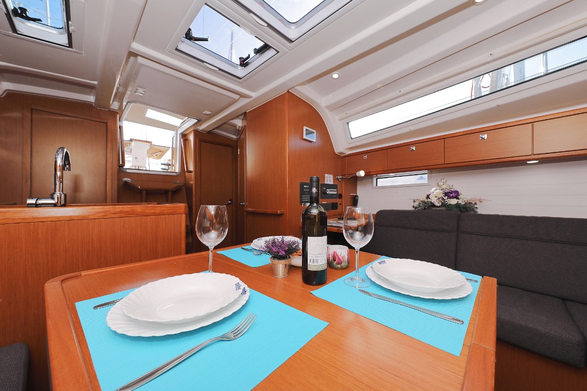Bavaria Cruiser 37, Sursulapitschi | Yachtcharter Kroatien