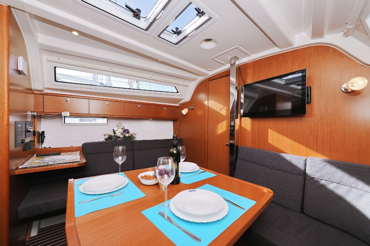 Bavaria Cruiser 37, Sursulapitschi | Yachtcharter Kroatien