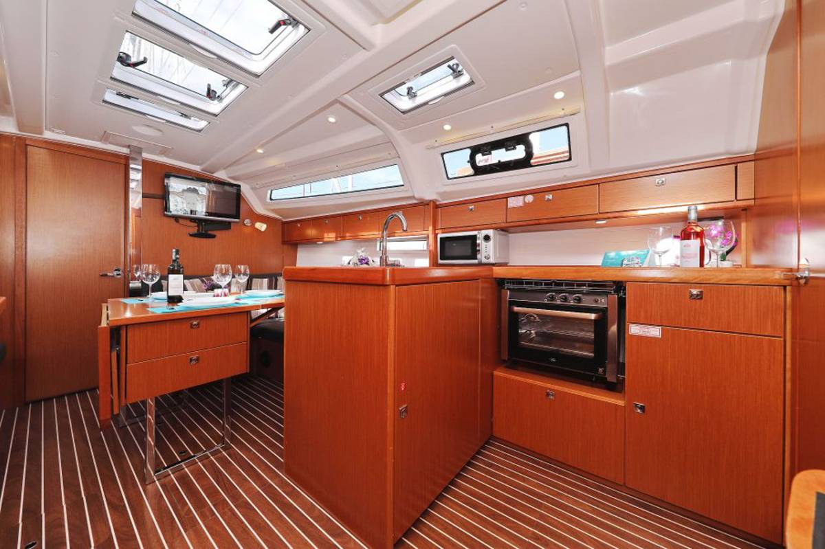 Bavaria Cruiser 37, My Princess | Yachtcharter Kroatien