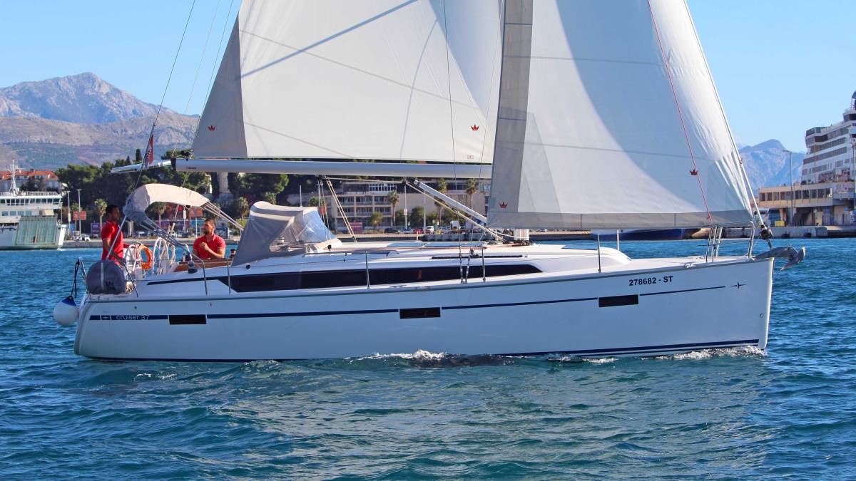 Bavaria Cruiser 37, Evala | Yacht Charter Croatia