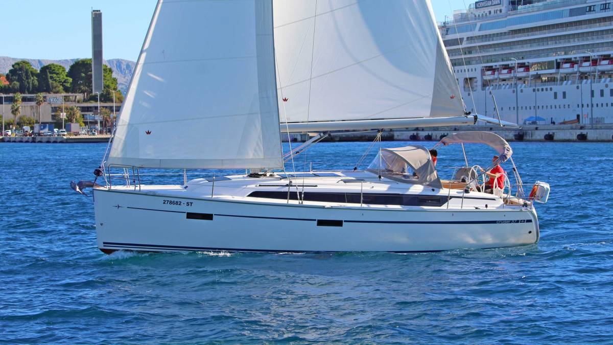 Bavaria Cruiser 37, Evala | Yacht Charter Croatia