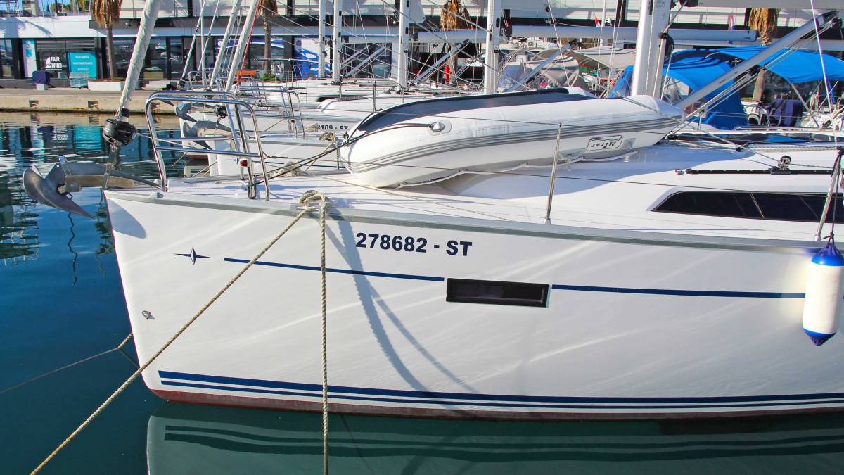 Bavaria Cruiser 37, Evala | Yacht Charter Croatia