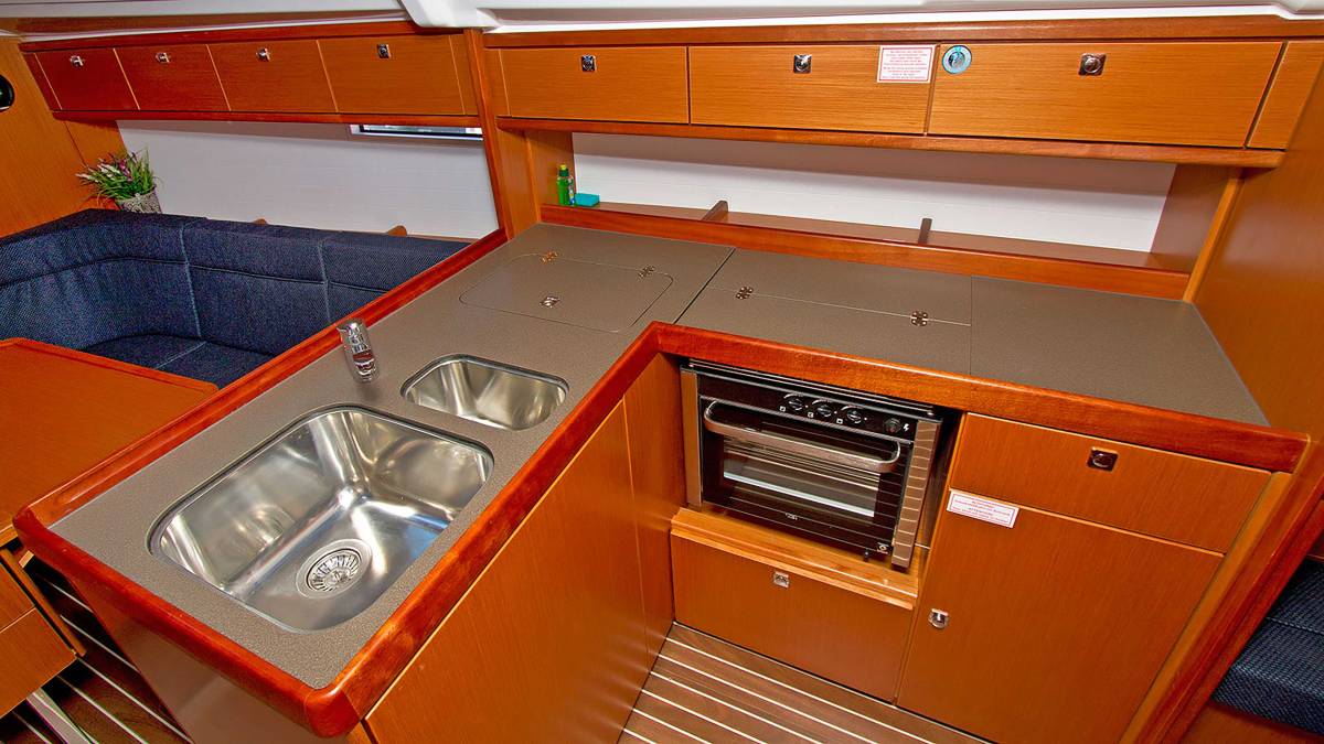 Bavaria Cruiser 37, Evala | Yacht Charter Croatia