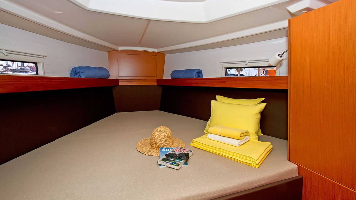 Bavaria Cruiser 37, Evala | Yacht Charter Croatia