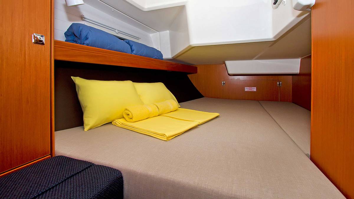 Bavaria Cruiser 37, Evala | Yacht Charter Croatia